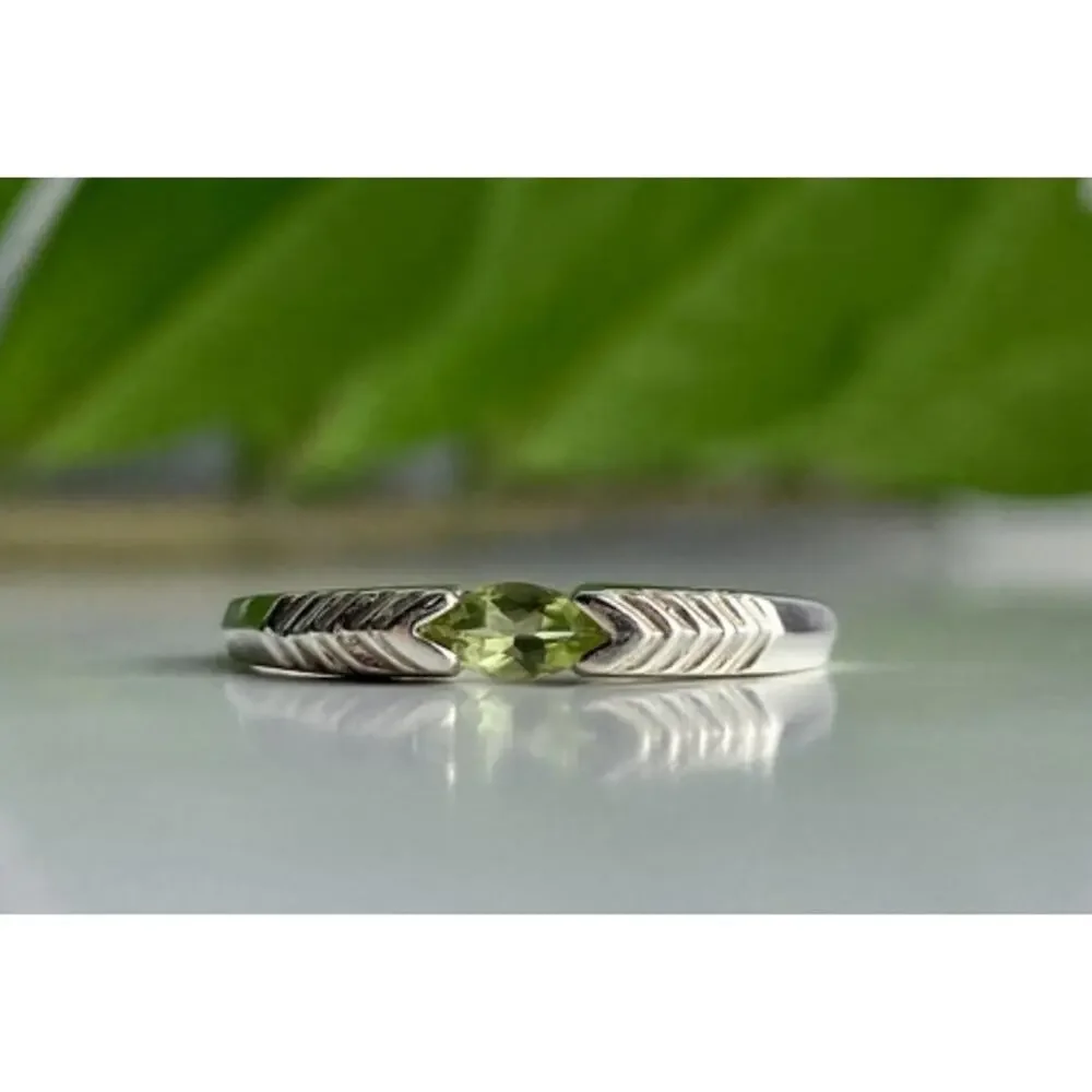 925 Sterling Silver Peridot Ring Size 10.25